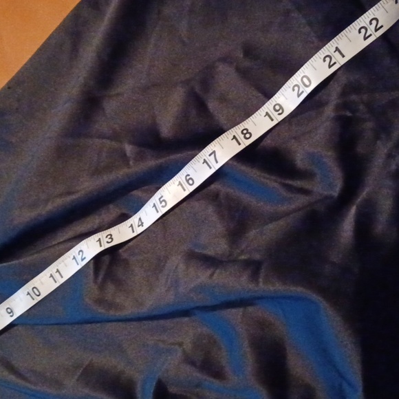 💙🌺The Limited Black Satin Skirt - Picture 6 of 10